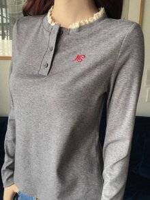 DAZY Kaos Wanita Gaya Korea untuk Liburan Kasual Musim Semi dan Gugur, Bordir Huruf Kombinasi, Lengan Panjang, Kerah Bulat, Patchwork Renda - Grey - View 2