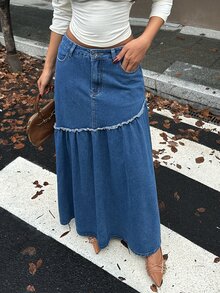 Rivivi Rok Denim Biru Wanita untuk Outdoor Segala Musim dengan Hiasan Rumbai - Dark Wash - View 3