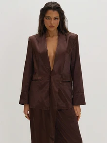 MUSEYN Blazer dengan detail syal satin cokelat dan bantalan bahu oversized, elegan untuk kencan malam di musim gugur. - Coklat - View 1
