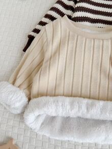 SHEIN Vintaside Kids 2件組幼兒男童運動衫慢跑褲套裝，可愛棕熊貼布條紋羅紋抓絨長袖圓領加厚戶外冬季假期保暖款 - 棕色 - 查看 6