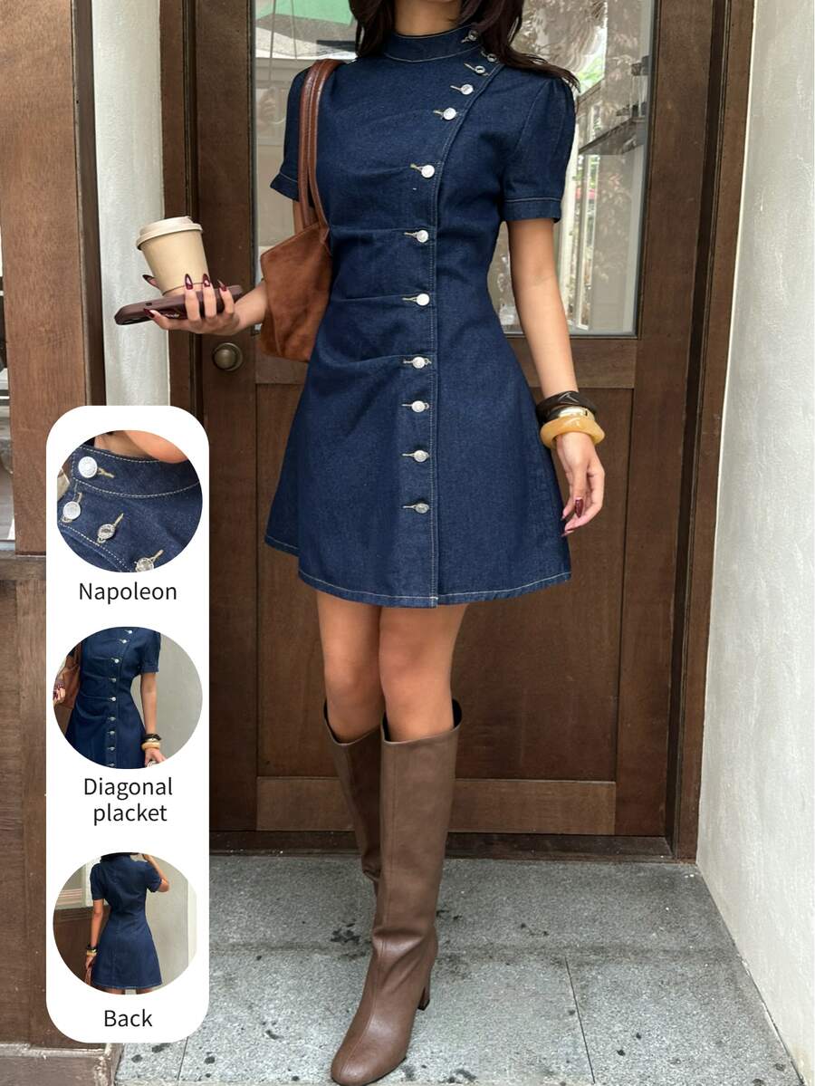 Rivivi Gaun Denim Lengan Pendek Seksi Wanita dengan Kancing dan Lipatan di Pinggang - Dark Wash - View 1