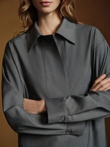 Anewsta Essential Kemeja Tenun Wanita Komuter Elegan Warna Abu-abu dengan Plaket Tersembunyi dan Kerah Oversized - Grey - View 4