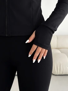 Shapeblank طقم كاجوال من قطعتين للنساء بمقاس كبير، ملابس علوية بأكمام طويلة وسحاب أمامي وبنطال واسع بلون موحد - الأسود - مشاهدة 6