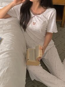 DAZY Bộ đồ ngủ nữ 2 món áo cổ tròn tay ngắn họa tiết chấm bi đính nơ và quần - trắng - Xem 12