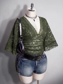 SHEIN ICON 大尺碼 Y2K 性感 V 領蕾絲拼接喇叭袖上衣 - 軍綠色 - 查看 3