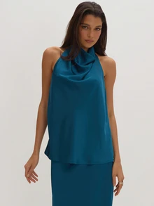 MUSEYN Atasan Satin Biru Kehijauan Tanpa Lengan dengan Leher Halter dan Punggung Terbuka, Elegan untuk Kencan Malam di Musim Gugur - Royal Blue - View 2