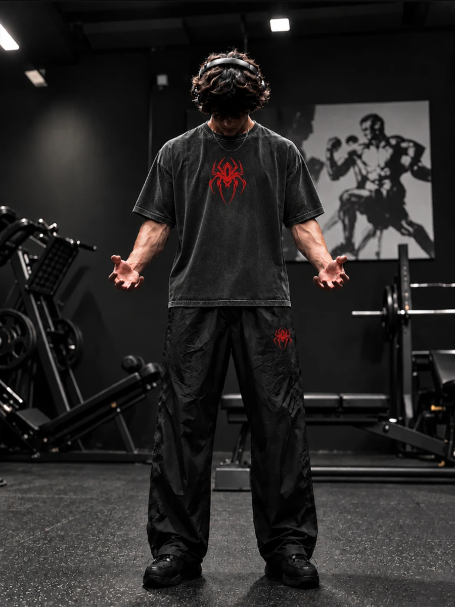 Gym Rark طقم رياضي رجالي بلون موحد، ملابس علوية بأكمام قصيرة وطبعة كرتونية وياقة دائرية، وبنطال فضفاض بقصة واسعة وكاجوال - الأسود - مشاهدة 1