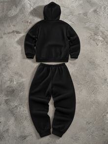 SHEIN 男童2件組衛衣套裝，初秋新品男童開學季必備高級灰色極簡高街風連帽衛衣套裝，秋季新款兒童長袖套頭上衣搭配同款運動長褲2件套，簡約印花圖案點綴，男童日常休閒穿著，兒童初秋校園街頭酷時尚穿搭，旅行推薦 - 黑色 - 查看 2