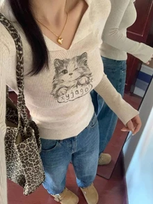 DAZY Cream White V-Neck Cat Cartoon Letter Print Fitted Long Sleeve Casual Versatile Knit Base Layer Sweater - Apricot - View 9