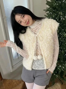 DAZY 白色人造毛皮無袖寬鬆背心，附抽繩與毛球裝飾，甜美可愛 - 米色 - 查看 5