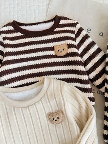 SHEIN Vintaside Kids 2件組幼兒男童運動衫慢跑褲套裝，可愛棕熊貼布條紋羅紋抓絨長袖圓領加厚戶外冬季假期保暖款 - 棕色 - 查看 4