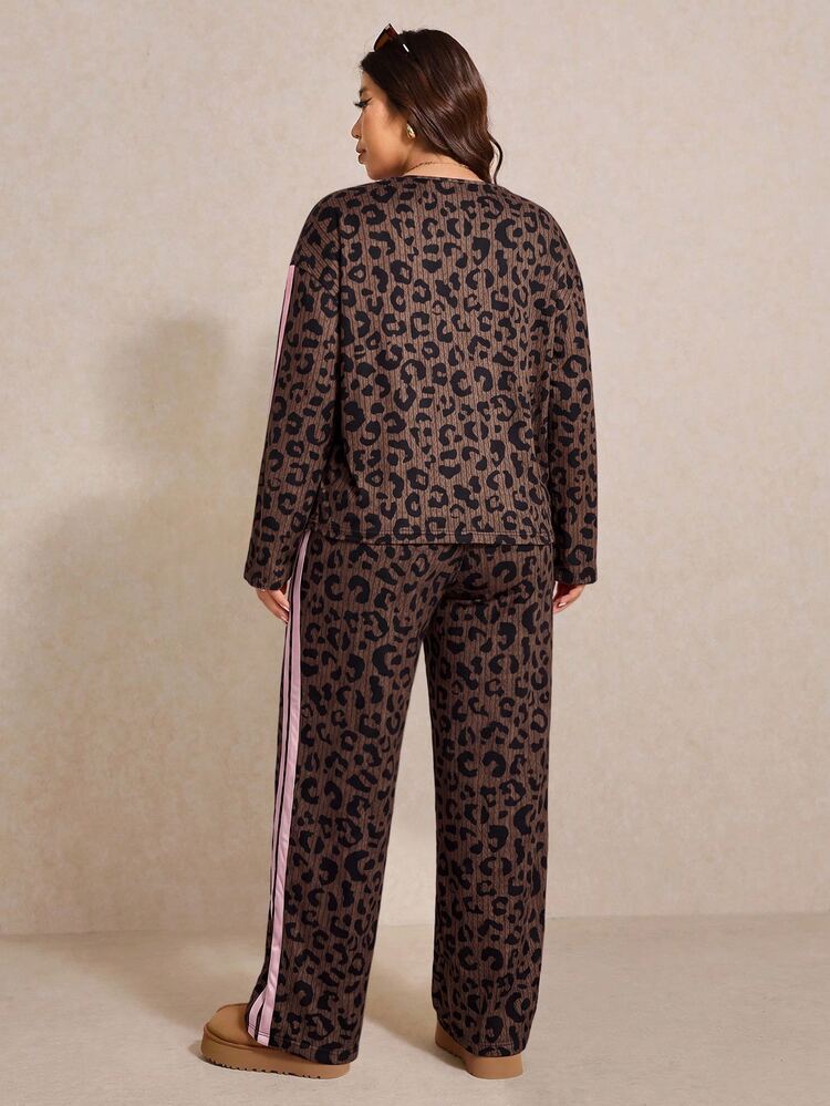 Elaquor Plus Kaos dan Celana Motif Leopard dengan Pita Kontras di Samping - Unta - View 2