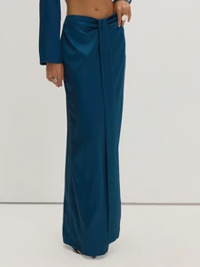 MUSEYN Rok Maxi Satin Biru Tosca dengan Model Drape, Elegan untuk Kencan Malam, Chic, dan Cocok untuk Musim Gugur. - Navy Blue - View 3