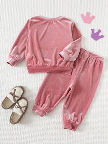 Cozy Pixies 女嬰字母皇冠刺繡天鵝絨圓領長袖套頭運動衫與彈性腰錐腳褲 2件組 幼兒女童服裝 舒適百搭時尚休閒可愛簡約全能風格 適用秋冬室內外 滑雪 開學 日常運動玩耍 派對 節日 萬聖節 聖誕節 新年 情人節 多種場合 - 粉色 - 查看 2