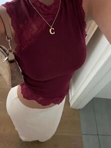 Aloruh Women's Solid Color High Neck Lace Patchwork Asymmetrical Hem Sleeveless T-Shirt - Burgundy - View 3
