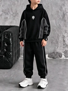 SHEIN 男童2件組衛衣套裝，初秋新品男童開學季必備高級灰色極簡高街風連帽衛衣套裝，秋季新款兒童長袖套頭上衣搭配同款運動長褲2件套，簡約印花圖案點綴，男童日常休閒穿著，兒童初秋校園街頭酷時尚穿搭，旅行推薦 - 黑色 - 查看 3