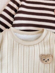 SHEIN Vintaside Kids 2件組幼兒男童運動衫慢跑褲套裝，可愛棕熊貼布條紋羅紋抓絨長袖圓領加厚戶外冬季假期保暖款 - 棕色 - 查看 5