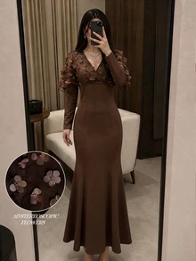 Modelyn فستان طويل ضيق للنساء مع كتف شبكي وتطريز زهري ثلاثي الأبعاد - بني - مشاهدة 2