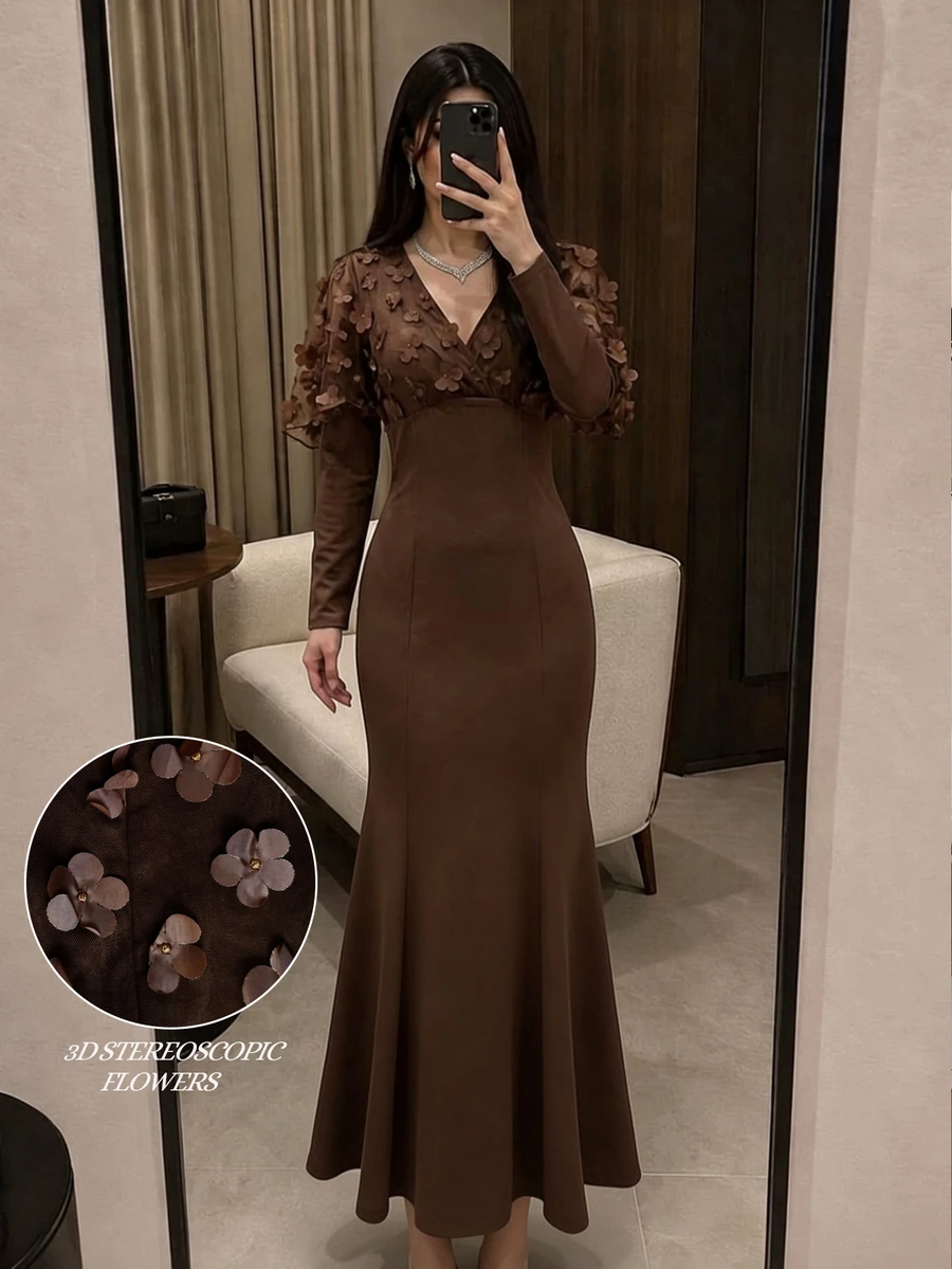 Modelyn فستان طويل ضيق للنساء مع كتف شبكي وتطريز زهري ثلاثي الأبعاد
