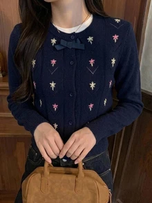 DAZY 女款圓領修身長袖針織開襟衫，刺繡圖案休閒度假復古風，適合女孩春秋冬穿著 - 藏蓝色 - 查看 2