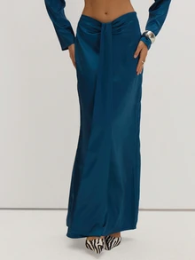 MUSEYN Rok Maxi Satin Biru Tosca dengan Model Drape, Elegan untuk Kencan Malam, Chic, dan Cocok untuk Musim Gugur. - Navy Blue - View 2