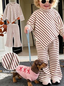 SHEIN Playful Pals 女嬰春秋冬季休閒圖案T恤套裝套頭高領針織粉色與白色條紋上衣長褲親子穿搭秋季 - 紅白色 - 查看 4
