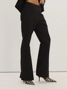 MUSEYN Black Woven Fitted Flared Leg Trousers Classy Date Night Chic Evening Fall - Black - View 3