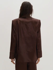MUSEYN Blazer dengan detail syal satin cokelat dan bantalan bahu oversized, elegan untuk kencan malam di musim gugur. - Coklat - View 5