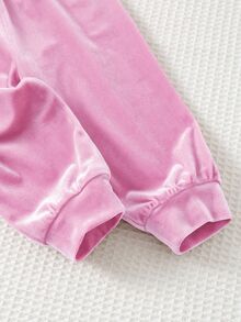 Cozy Pixies 女嬰字母皇冠刺繡天鵝絨圓領長袖套頭運動衫與彈性腰錐腳褲 2件組 幼兒女童服裝 舒適百搭時尚休閒可愛簡約全能風格 適用秋冬室內外 滑雪 開學 日常運動玩耍 派對 節日 萬聖節 聖誕節 新年 情人節 多種場合 - 淡紫色 - 查看 6