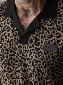 SLATEMANN Men's Leopard Print Letter Denim Short Sleeve Casual Polo Shirt - Black - View 3