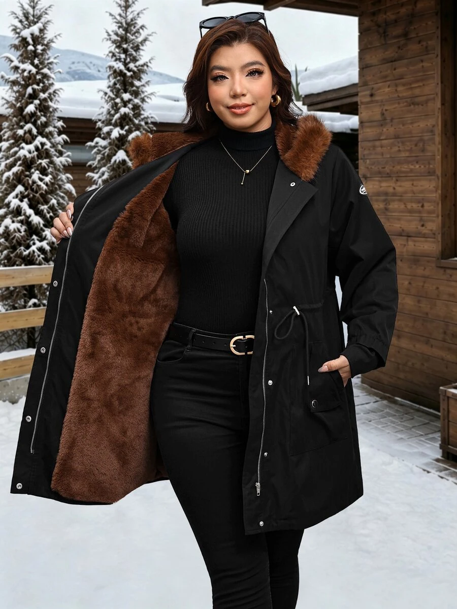 SHEIN Clasi جاكيت مقاس كبير بأزرار وحبل شد وياقة من الفرو الصناعي مع رقعات وغطاء رأس - الأسود - مشاهدة 1