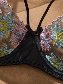 SHEIN Set Bra Push Up Cup Penuh dan Celana Dalam Segitiga Wanita 2pcs dengan Bordir Kontras Hitam yang Menawan dan Elegan - MultiWarna - View 5