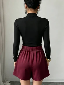 Elenzga 新款法式優雅時尚套裝設計 方領百褶顯胸顯瘦遮肉金屬鈕扣長袖T恤 + 鬆緊腰A字雙層不對稱裙褲休閒性感百搭女款兩件套 - 黑色和酒紅色 - 查看 4
