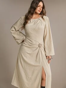 Freevana Gaun Pesta Maxi Wanita Elegan Warna Beige dengan Lengan Flare Panjang, Detail Kerut dan Drape, serta Hiasan Logam Emas - Aprikot - View 5