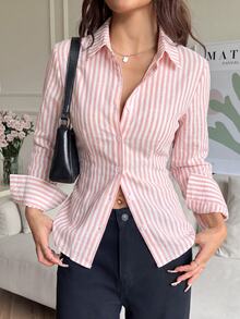 SHEIN EZwear 100%純棉粉色女款休閒百搭修身長袖襯衫，前扣鈕扣、後腰繫帶，適合四季穿著，學院風返校校園穿搭社團服飾，青春休閒風，商務女性辦公室低調老錢風優雅高端通勤機場造型 - 淺粉色 - 查看 3