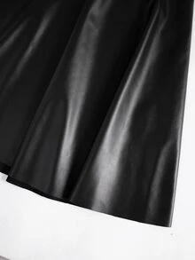 SHEIN PETITE تنورة سوبر ميني متعددة الاستخدامات للنساء من سلسلة Petite بحافة مظلية من مادة PU - الأسود - مشاهدة 3