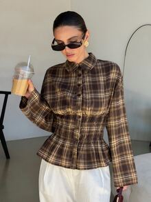 Lavishia بلوزة قميص نسائية أنيقة للعمل بتصميم مربعات، مع أزرار أمامية وخصر مشدود مجعد - قهوة بني - مشاهدة 1