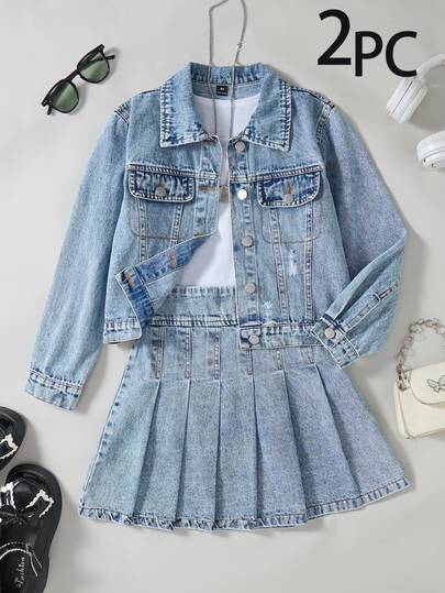 Setelan Rok Lipit Denim Biru Muda Bertekstur untuk Anak Perempuan, Gaya Kampus, Terbuat dari Kain Denim Katun Premium yang Nyaman dan Lembut; Proses Pencucian Sobek-sobek Menciptakan Tekstur, Potongan Pendek Memperindah Tinggi Badan dan Memberikan Efek Pas yang Nyaman, Cocok untuk Musim Kembali ke Sekolah, Jalan-jalan Sehari-hari, Perjalanan ke Sekolah, Pesta, Liburan, dan Berbagai Acara Lainnya, Kasual, Imut, dan Serbaguna. Terlaris di Musim Semi/Gugur