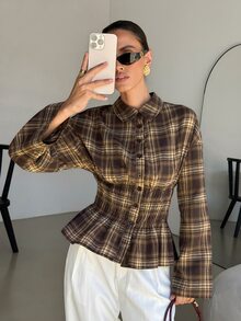 Lavishia بلوزة قميص نسائية أنيقة للعمل بتصميم مربعات، مع أزرار أمامية وخصر مشدود مجعد - قهوة بني - مشاهدة 3