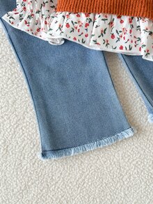 SHEIN 2pcs Baby Girl Light Brown Long Sleeve Floral Fabric Patchwork Fuzzy Knit Ribbed 2 In 1 Round Neck 3D Bow Ruffle Hem Top + Elastic Waist Washed Blue Denim Jeans Flared Pants Casual Retro Fashion Outfit Set, Suitable For Autumn/Winter Daily Wear And Versatile Styling - Multicolor - View 12
