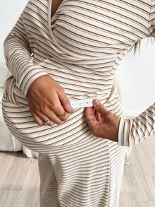 SHEIN 孕婦條紋長袖T恤與可調腰長褲2件套 - 杏色 - 查看 6
