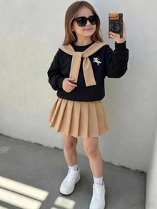 SHEIN Elladie kids 女童 2 件組春夏/秋冬套裝，長袖水手領衛衣 + 百褶裙套裝，馬刺繡，學院風，學校 7 歲生日制服 - 卡其色 - 查看 4