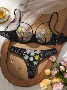 SHEIN Set Bra Push Up Cup Penuh dan Celana Dalam Segitiga Wanita 2pcs dengan Bordir Kontras Hitam yang Menawan dan Elegan - MultiWarna - View 1
