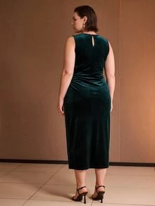 MOTF PREMIUM PLUS SIZE RUCHED SLIT FITTED MIDI VELVET DRESS AUTUMN/WINTER - Green - View 3