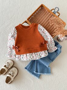 SHEIN 2pcs Baby Girl Light Brown Long Sleeve Floral Fabric Patchwork Fuzzy Knit Ribbed 2 In 1 Round Neck 3D Bow Ruffle Hem Top + Elastic Waist Washed Blue Denim Jeans Flared Pants Casual Retro Fashion Outfit Set, Suitable For Autumn/Winter Daily Wear And Versatile Styling - Multicolor - View 5