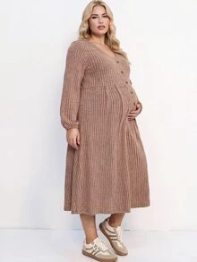 Plussiva فستان كاجوال للحوامل مقاس كبير بلون موحد وياقة على شكل حرف V وأكمام طويلة وتصميم بأزرار - بني داكن - مشاهدة 4