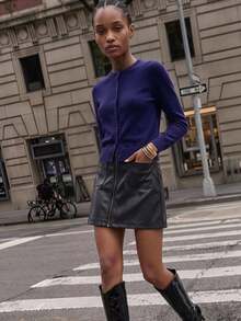 Maija 女款優雅極簡純色圓領鈕扣長袖休閒針織上衣，商務場合辦公穿搭，深紫色秋季針織衫 - 紫色 - 查看 5