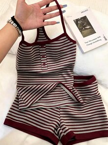 IslaSuriya 新款女款休閒條紋細肩帶上衣與短褲兩件套 - 酒紅色 - 查看 4