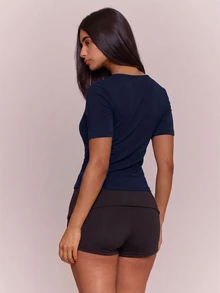 MUSERA ESSENTIALS 棉混紡V領修身短袖T恤上衣，可愛簡約日常優雅基本款，春夏度假必備 - 藏蓝色 - 查看 4
