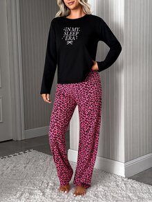 SHEIN طقم بيجامة للاسترخاء والمنزل بطبعة نمر، بنطلون كاجوال مريح بتصميم In My Sleep Era - اسود وردي - مشاهدة 3